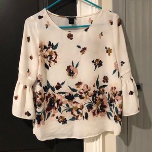 Very cute flowery, ruffly Ann Taylor top
